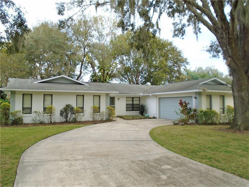 28520 Tammi Dr., Tavares, FL 32778
