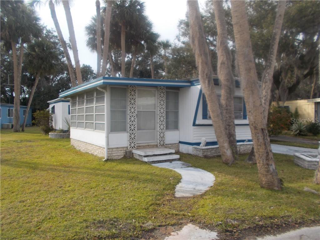 10 Cocos Plumosa Dr. #B, Eustis, FL 32726