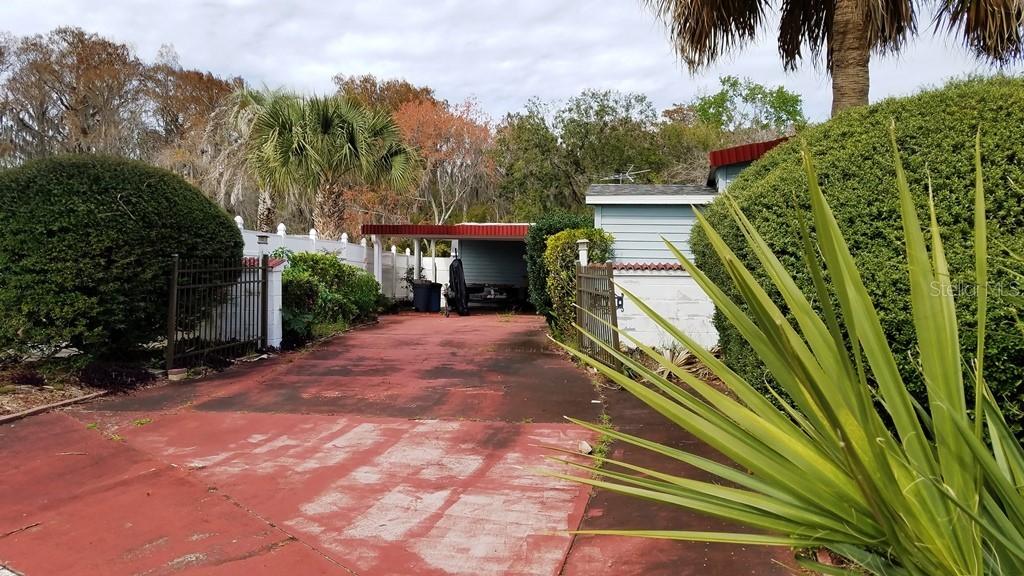 31710 Kelly Cir., Tavares, FL 32778