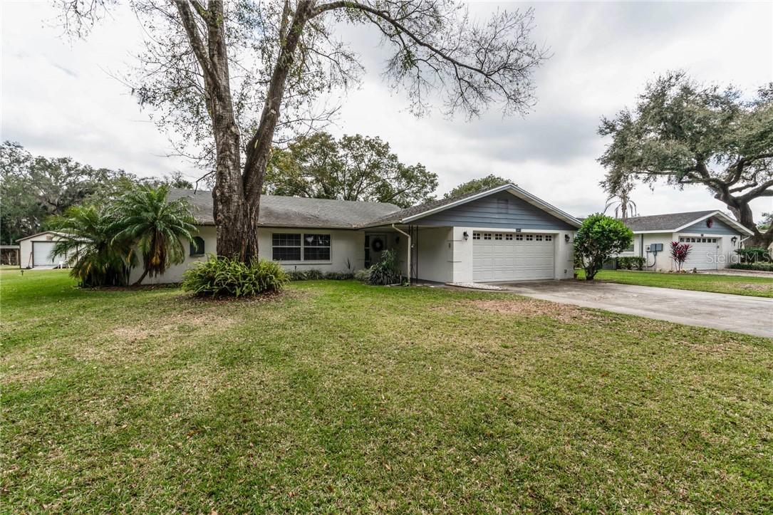 28012 Tammi Dr., Tavares, FL 32778