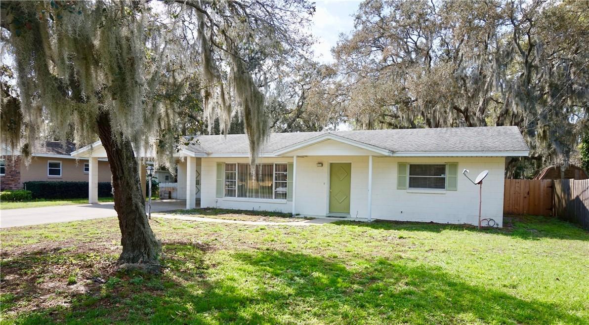 32145 Elizabeth Ave., Tavares, FL 32778