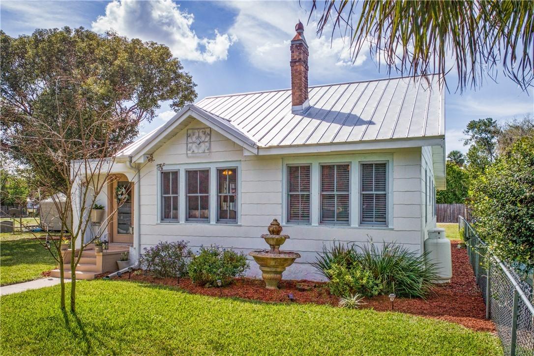517 N Disston Ave., Tavares, FL 32778