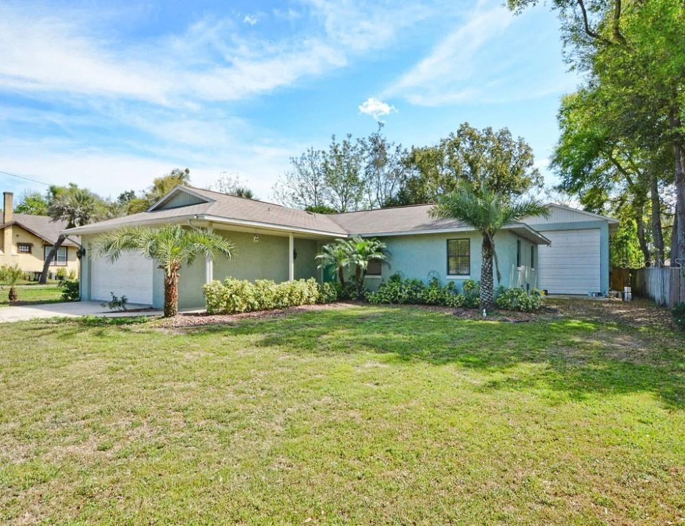 923 Park Dr., Tavares, FL 32778