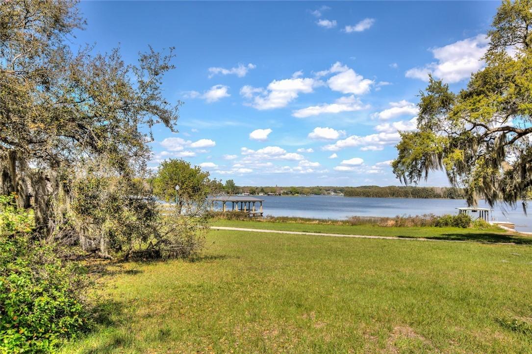1228 Park Pl., Mount Dora, FL 32757