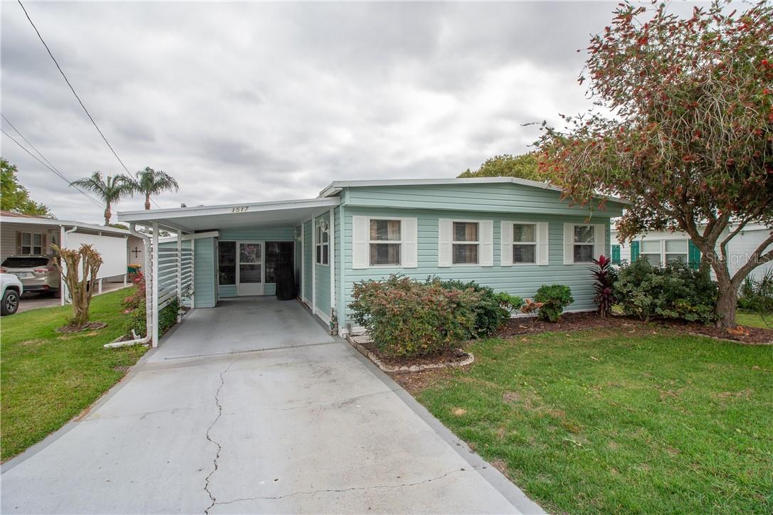 1517 Lakeview Dr., Tavares, FL 32778