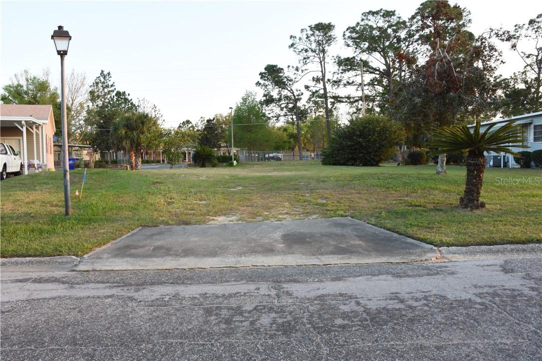 1021 Capella Dr., Tavares, FL 32778