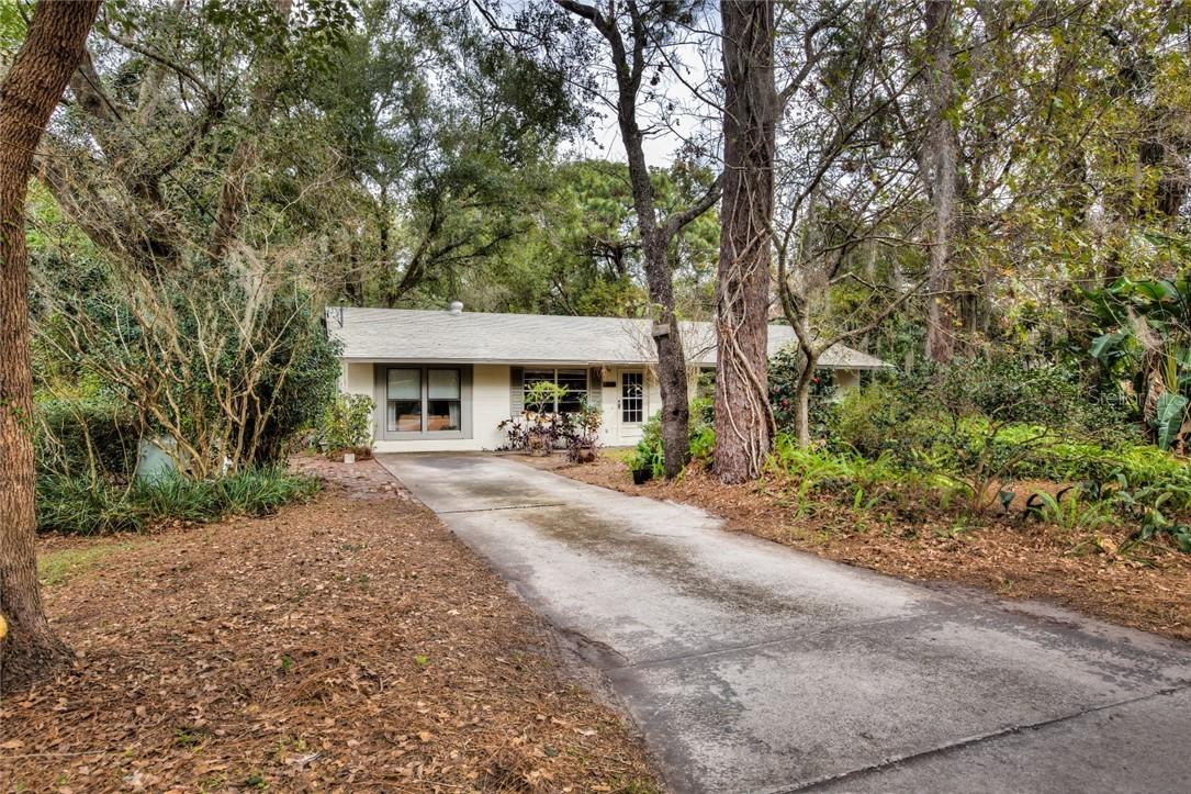 13425 Delaware Ave., Astatula, FL 34705