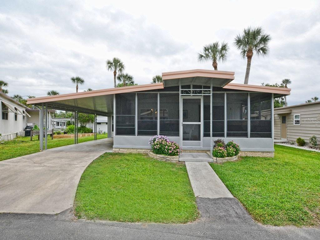 36 Cocos Plumosa Dr., Eustis, FL 32726
