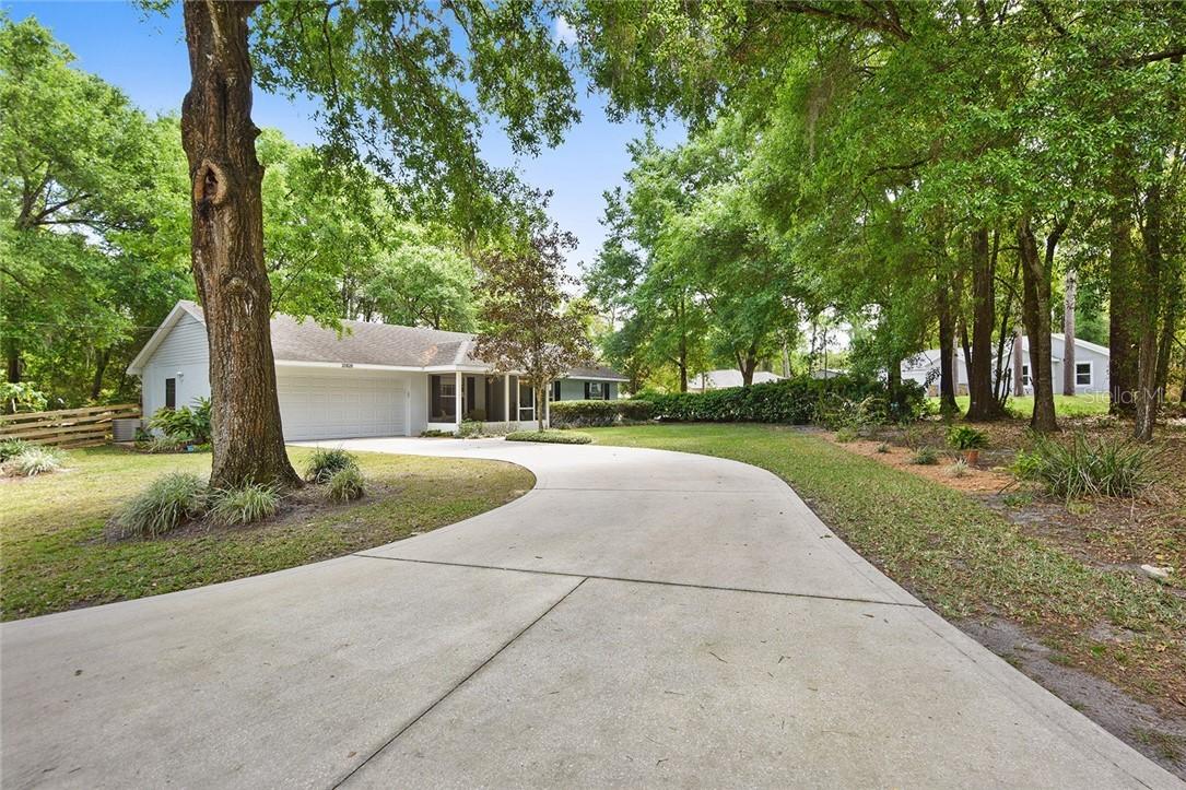 25826 Vero St., Sorrento, FL 32776