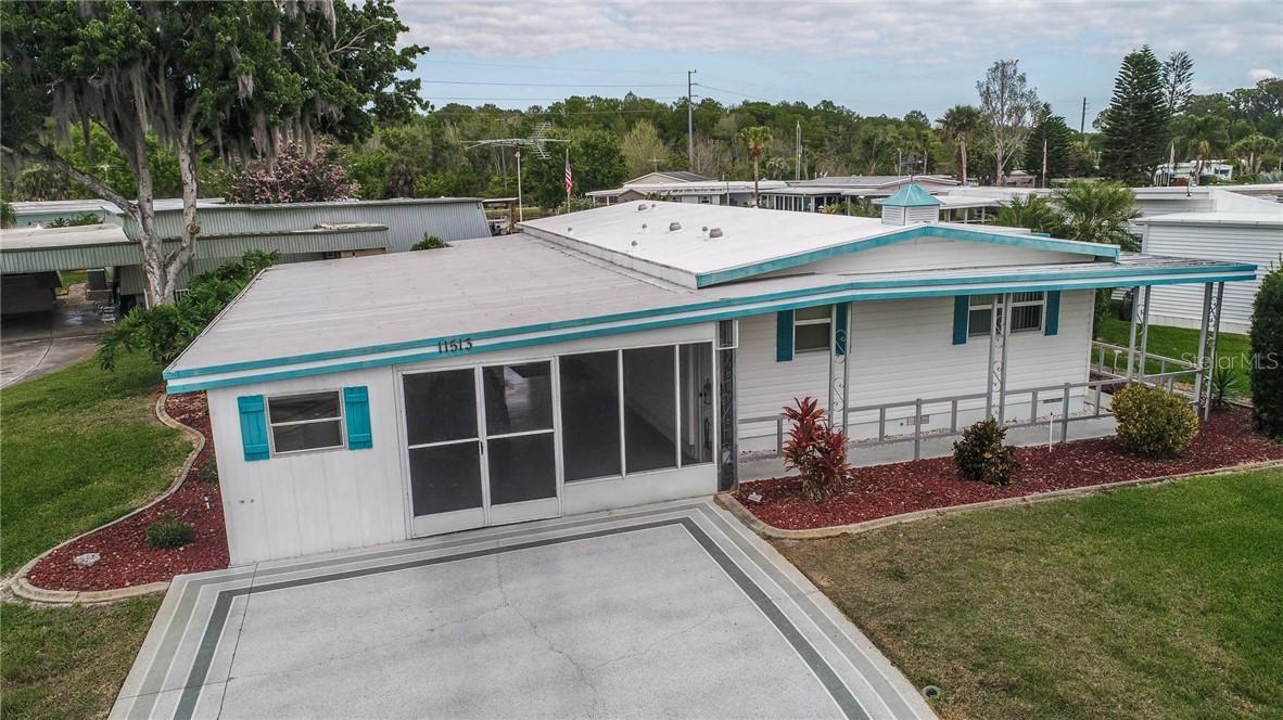 11513 Hickory Ln., Tavares, FL 32778