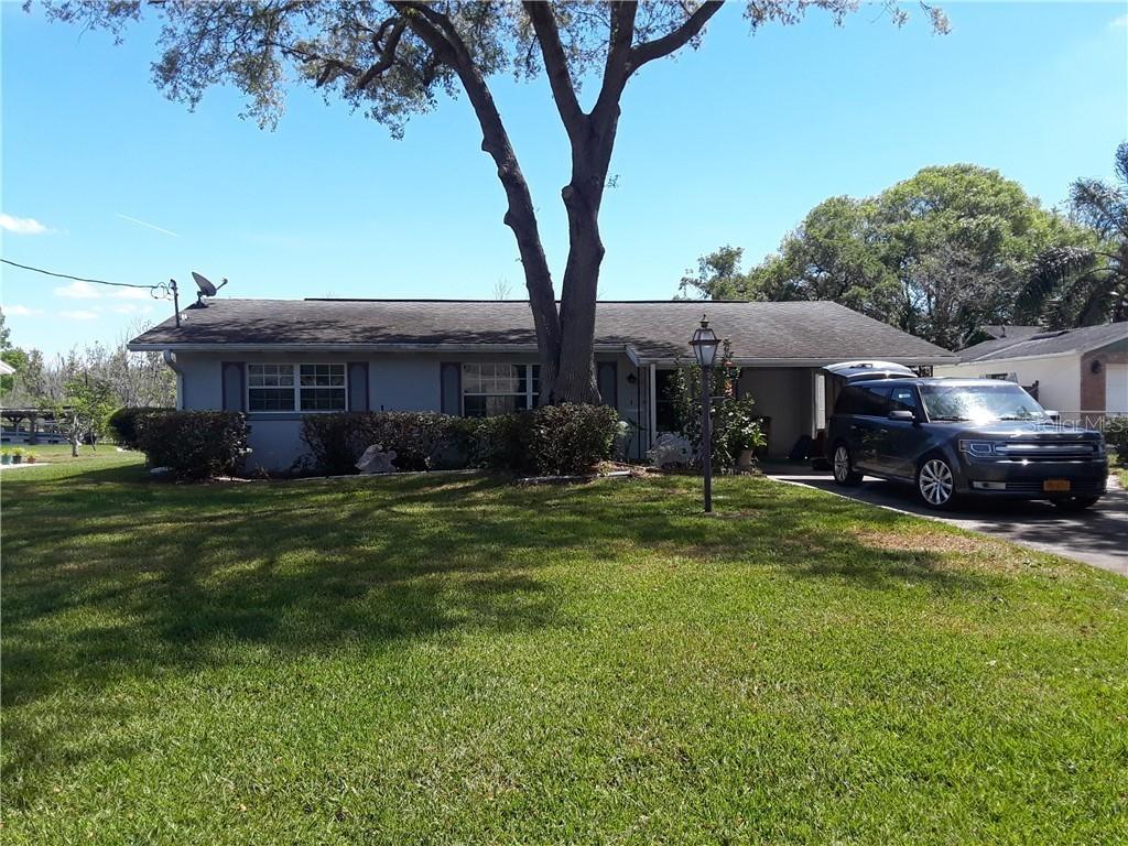 28050 Lois Dr., Tavares, FL 32778