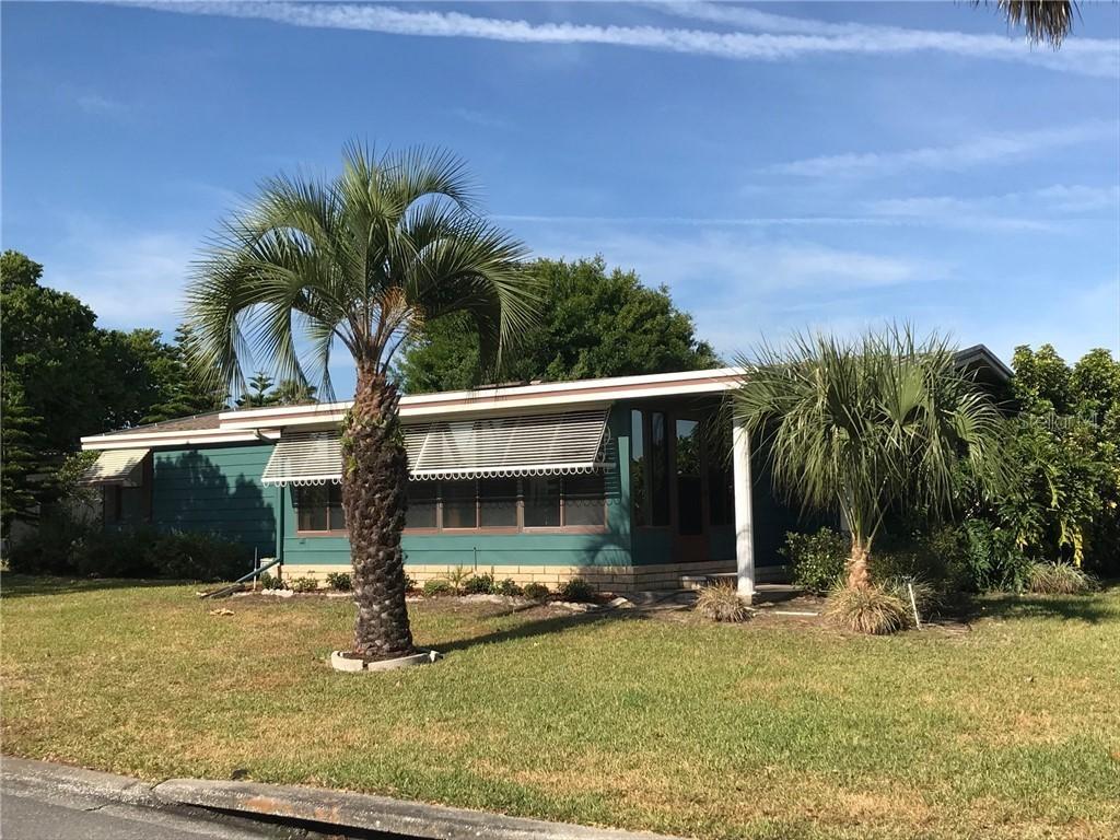 1566 Apache Cir., Tavares, FL 32778