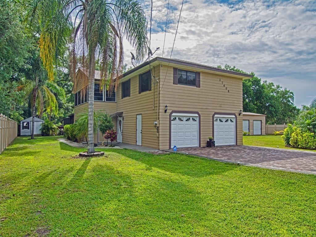 27608 Lois Dr., Tavares, FL 32778