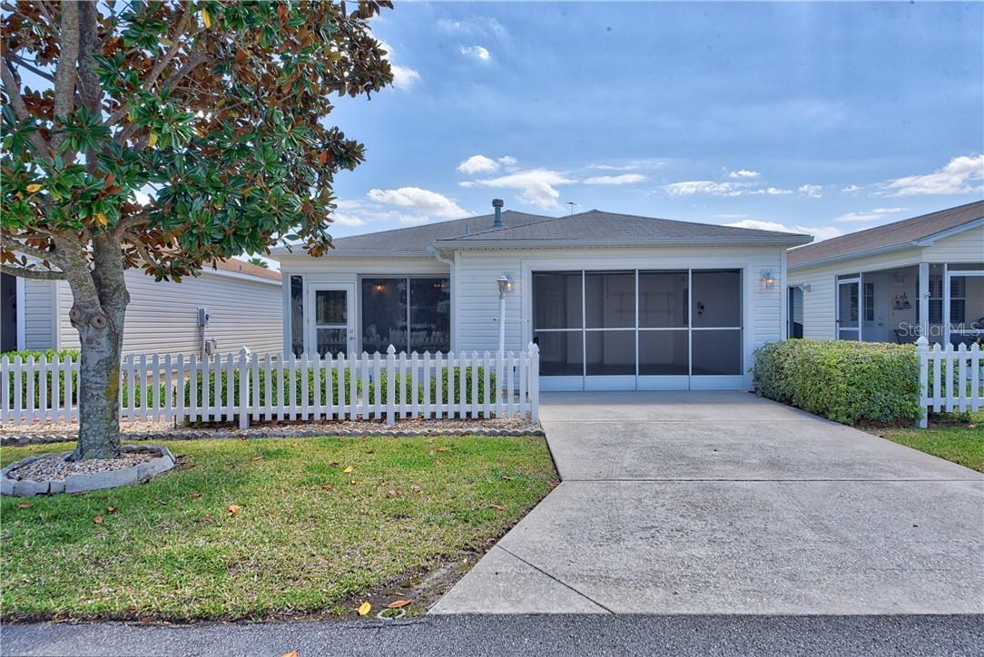 2320 Pickens Pl., The Villages, FL 32162