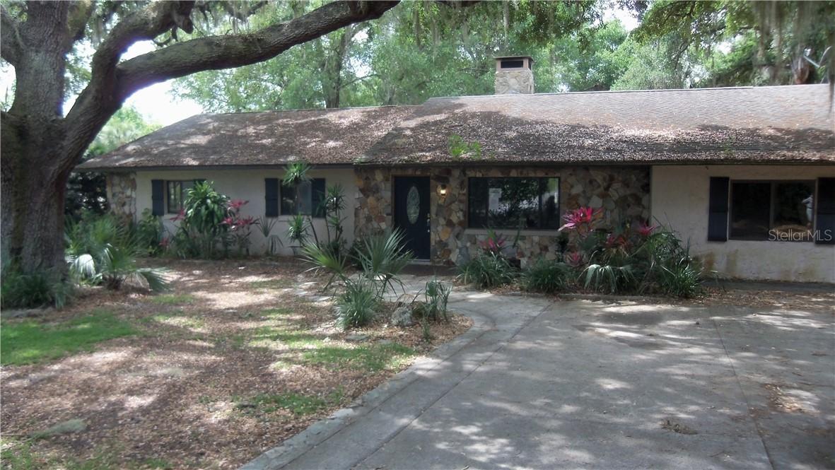 27910 Tammi Dr., Tavares, FL 32778