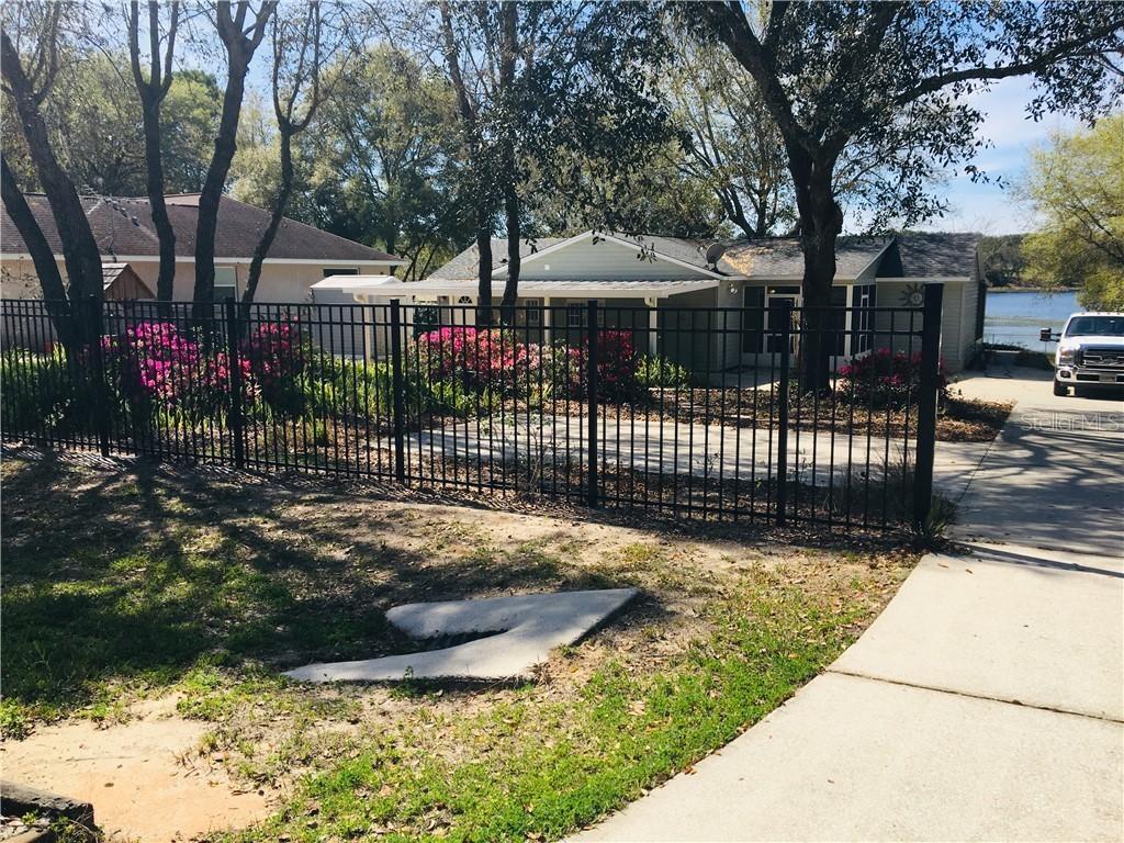 122 Fisher Way Loop, Ocklawaha, FL 32179