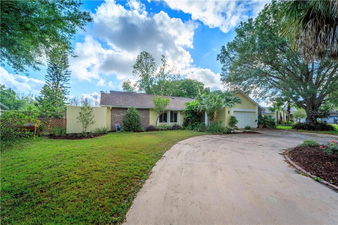 28744 Tammi Dr., Tavares, FL 32778