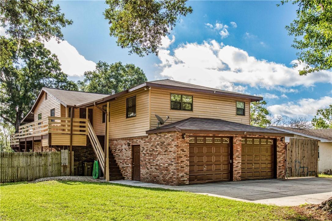 27850 Lois Dr., Tavares, FL 32778