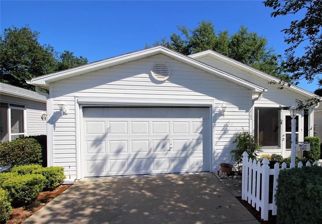 2103 Escobar Ave., The Villages, FL 32159