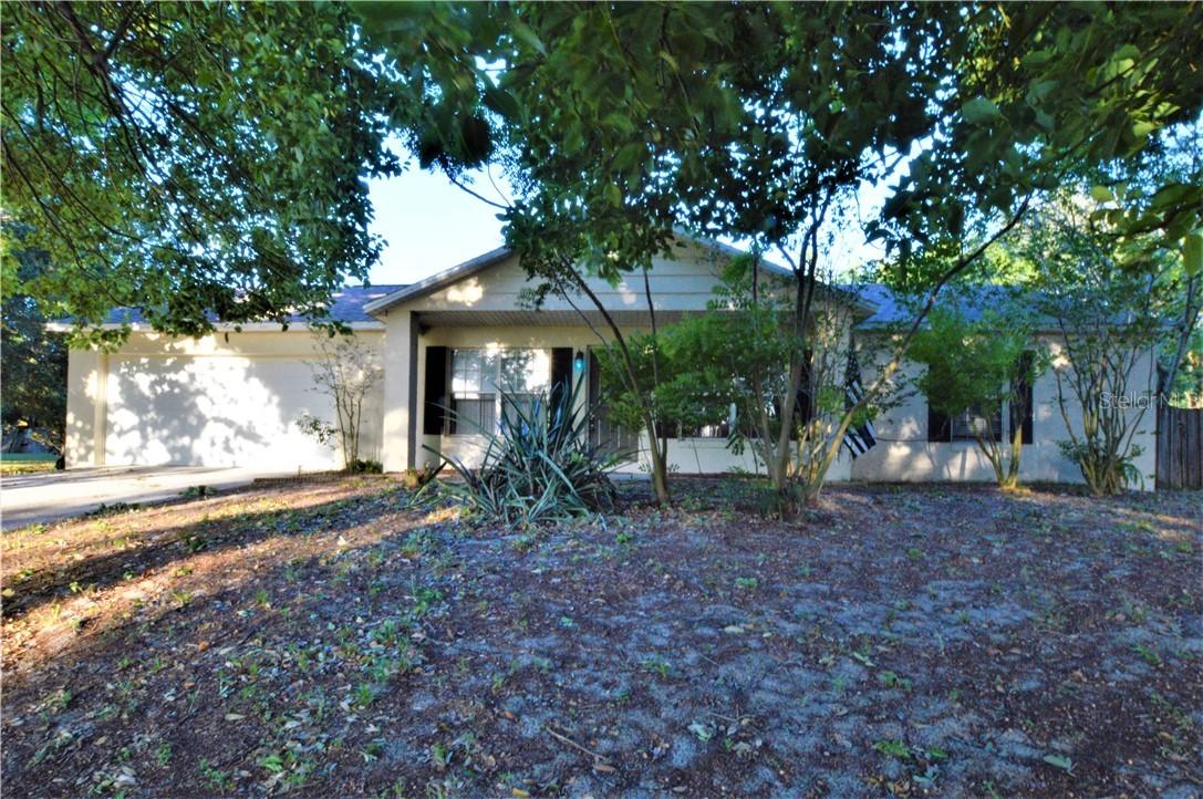 17 Berry Dr., Mascotte, FL 34753