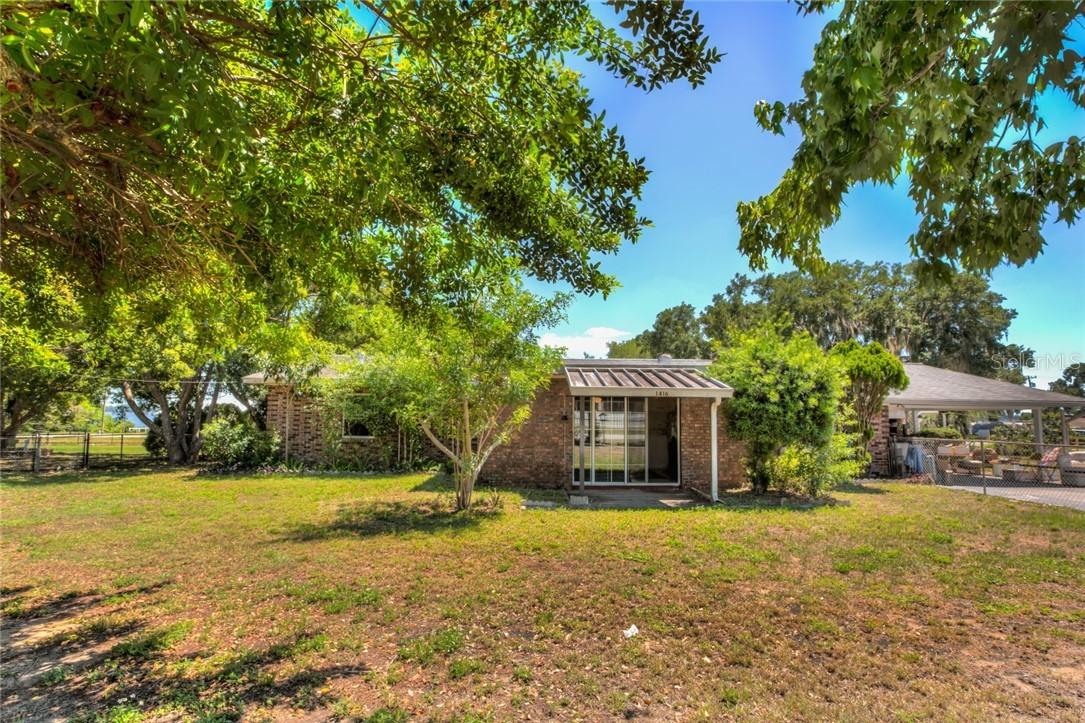 1416 Nichols Dr., Tavares, FL 32778