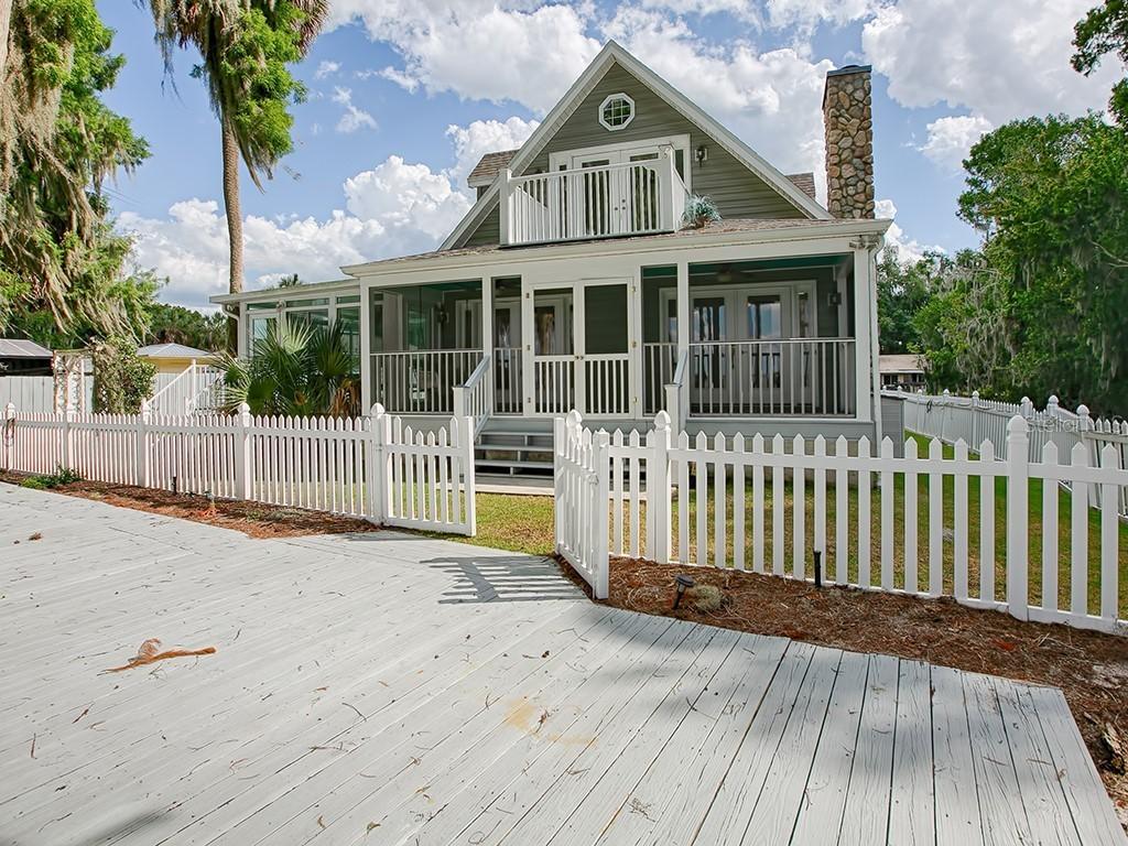 12127 Lakeside Ln., Tavares, FL 32778