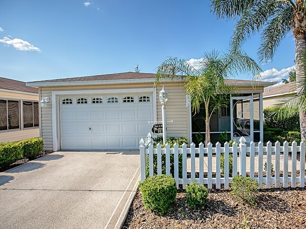 2273 Whisper St., The Villages, FL 32162