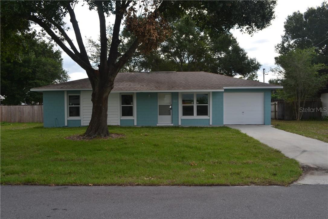 480 Oak Dr., Tavares, FL 32778