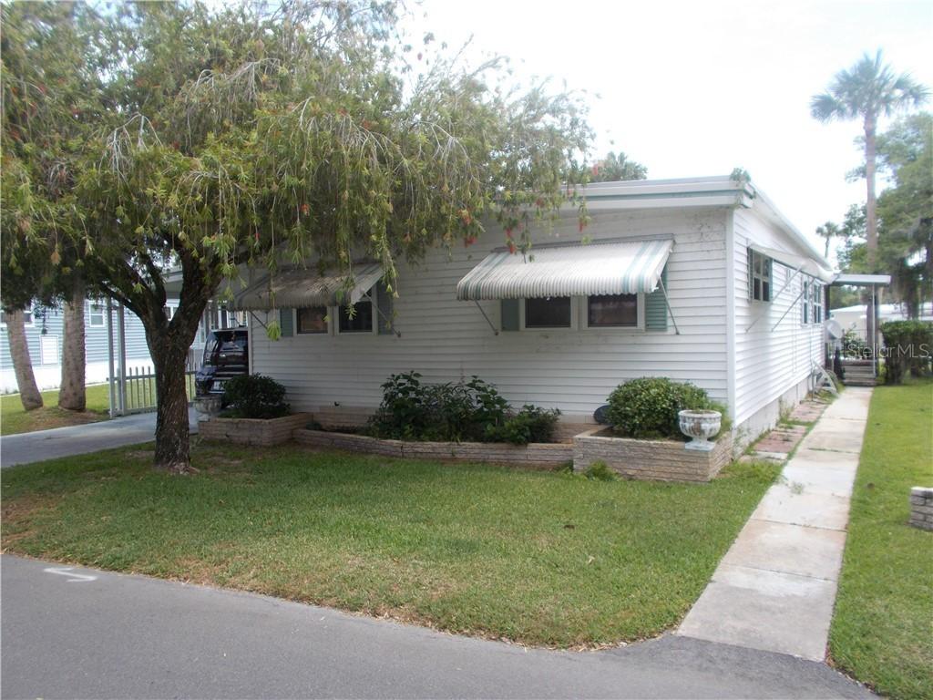 33 Cocos Plumosa Dr., Eustis, FL 32726
