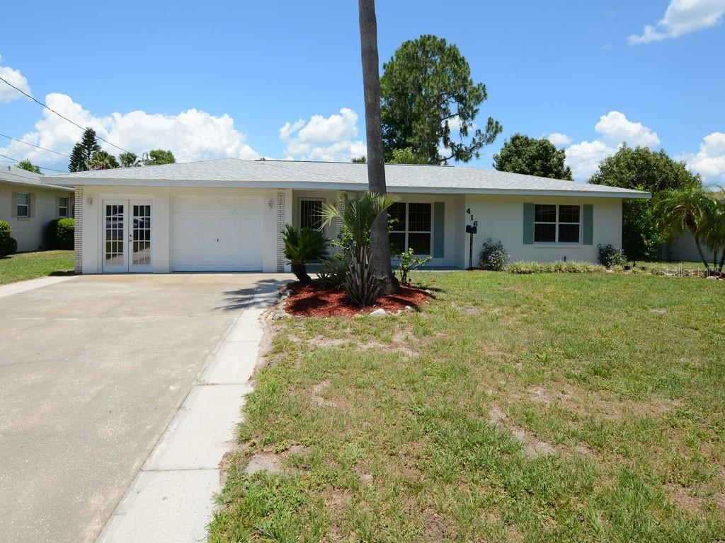 416 First St., Tavares, FL 32778