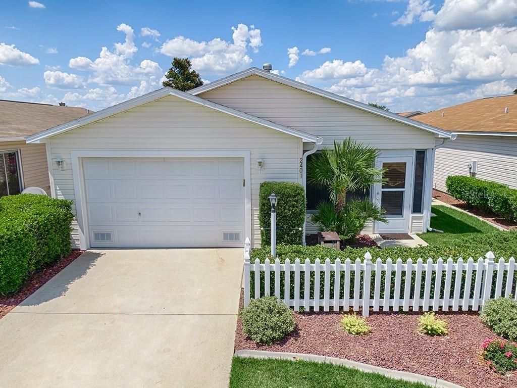 2401 Kingstree Pl., The Villages, FL 32162