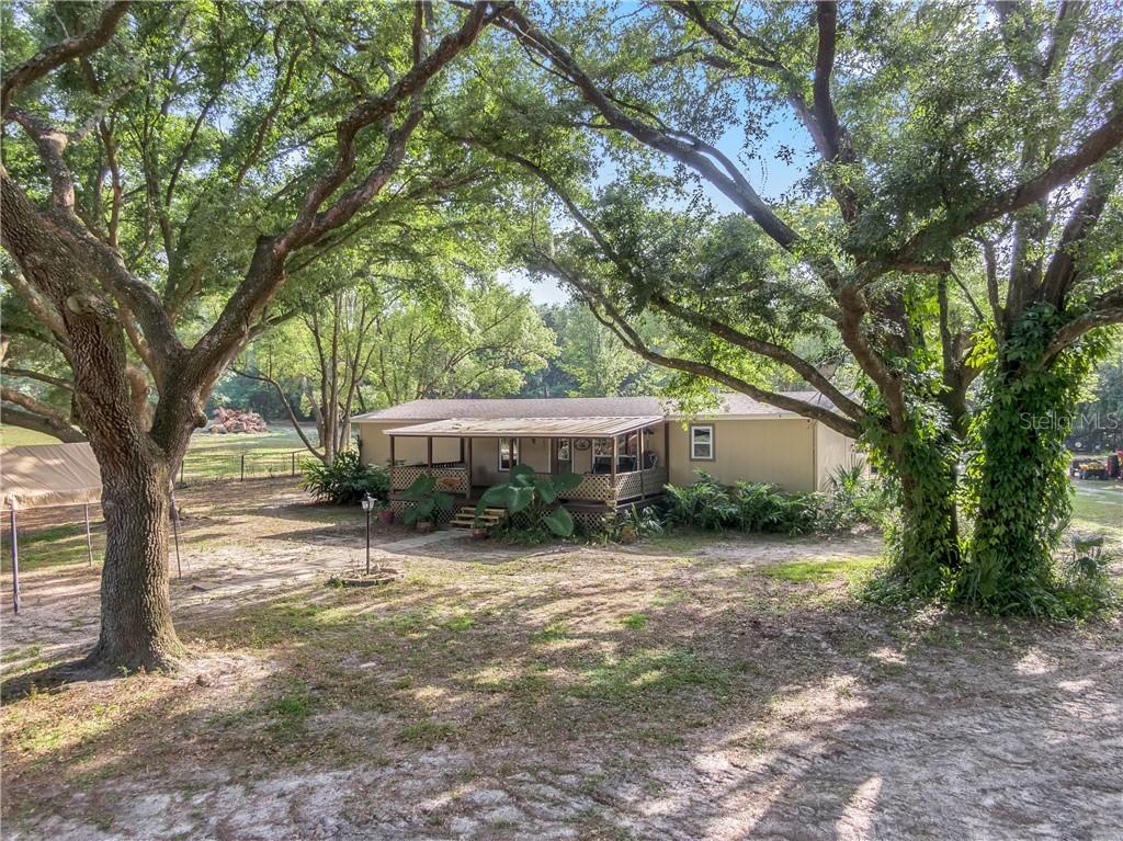22821 Rockland Ave., Sorrento, FL 32776