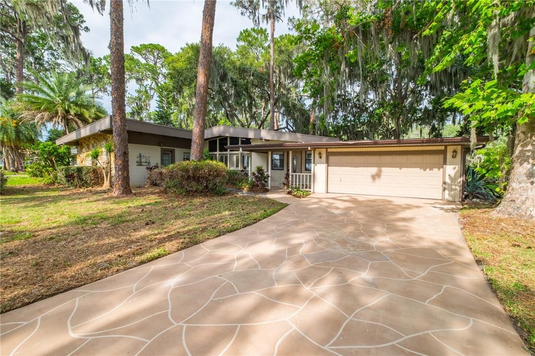 707 Lakeshore Dr., Eustis, FL 32726