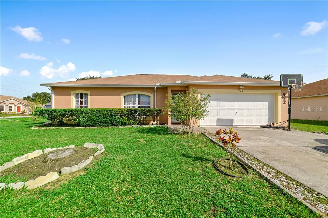 926 Louvre Ct., Kissimmee, FL 34759