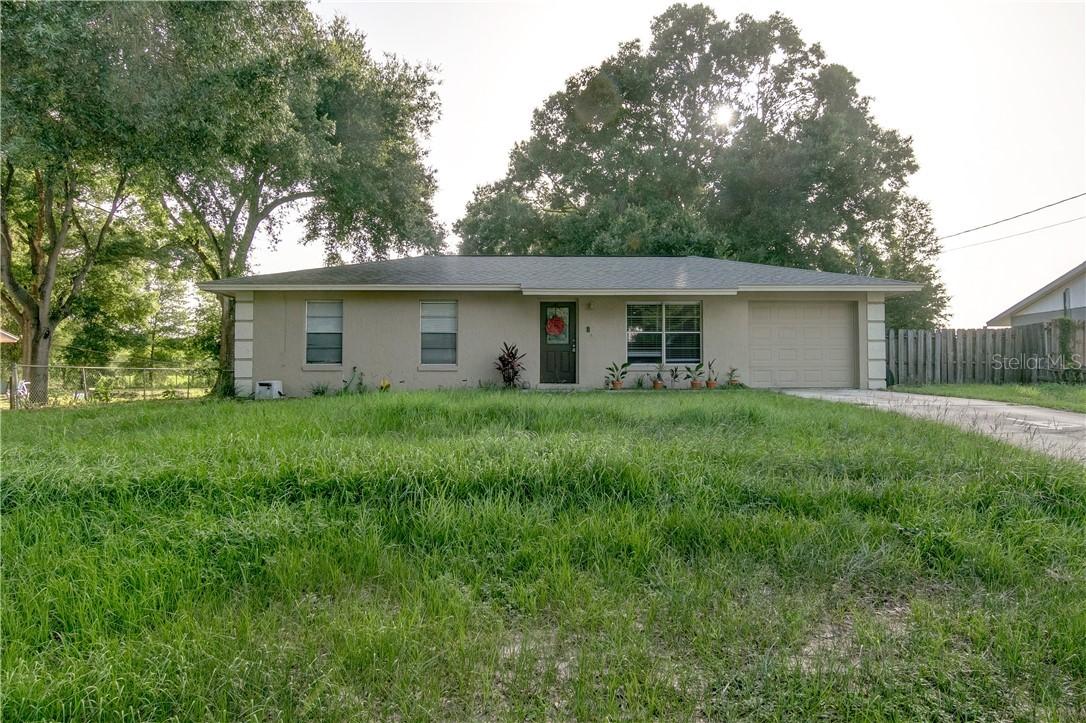 996 Hibiscus St., Lady Lake, FL 32159
