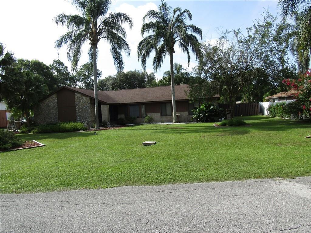 28424 Tammi Dr., Tavares, FL 32778