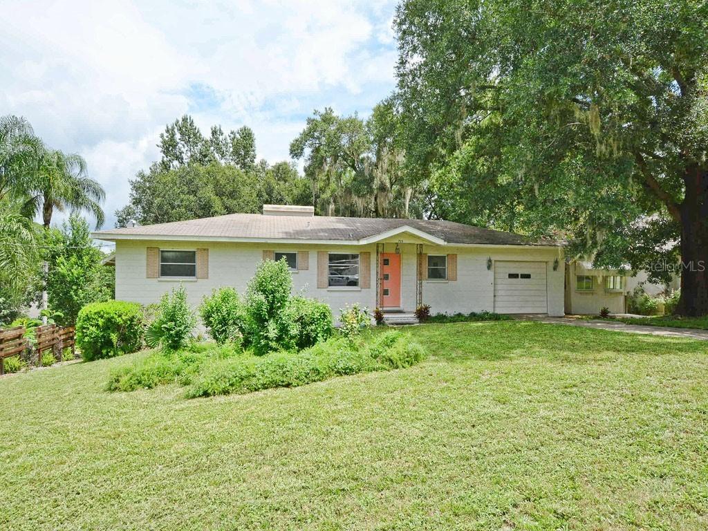 725 Hilltop Ct., Mount Dora, FL 32757