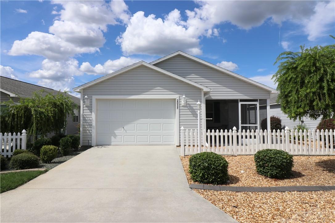 2017 Chesapeake Pl., The Villages, FL 32162