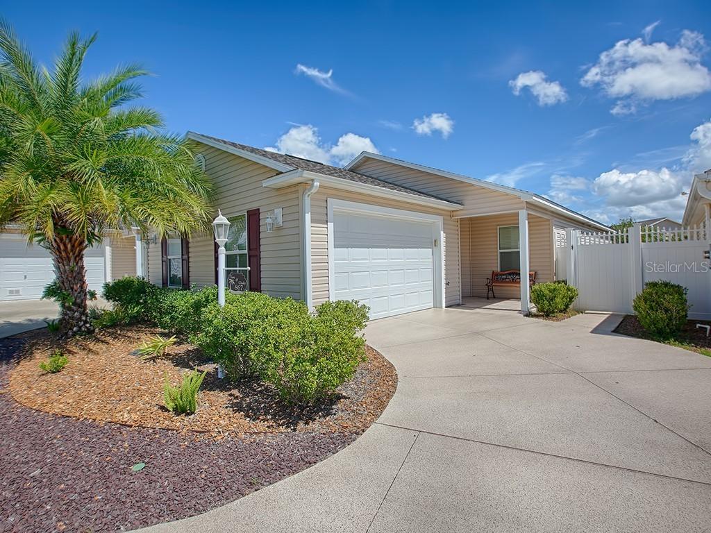867 Amber Ct., The Villages, FL 32163