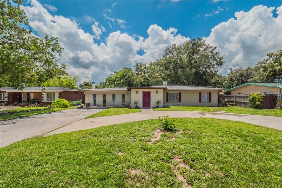 1011 Oak Dr., Leesburg, FL 34748