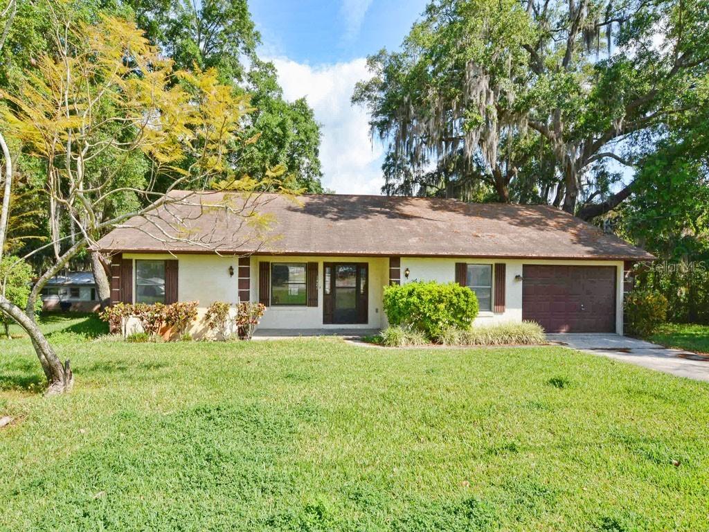 1421 Osceola Ave., Tavares, FL 32778