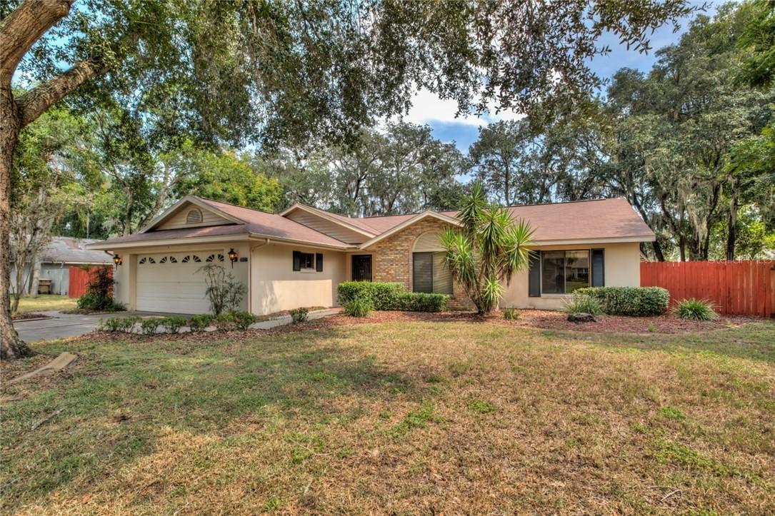 35127 Silver Oak Dr., Leesburg, FL 34788