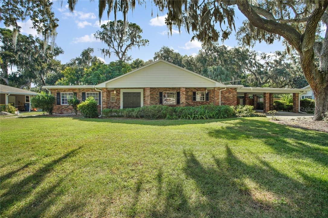 1212 Lake Shore Blvd, Tavares, FL 32778