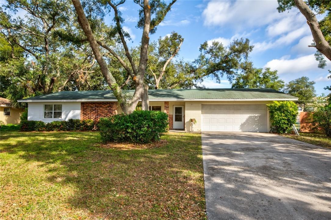 641 W Seminole Ave., Eustis, FL 32726