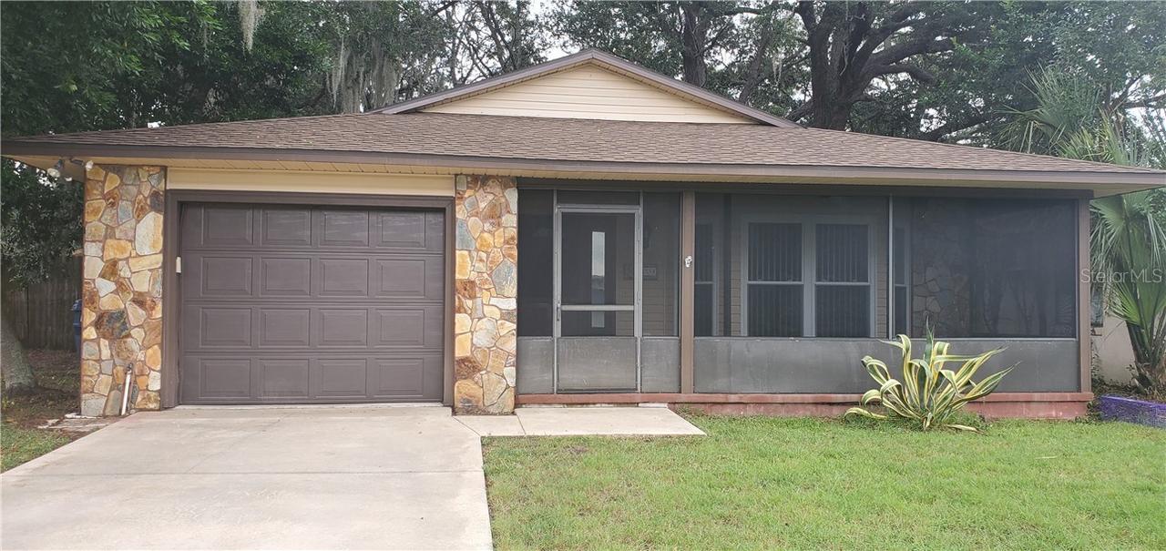 1034 Park Dr., Tavares, FL 32778