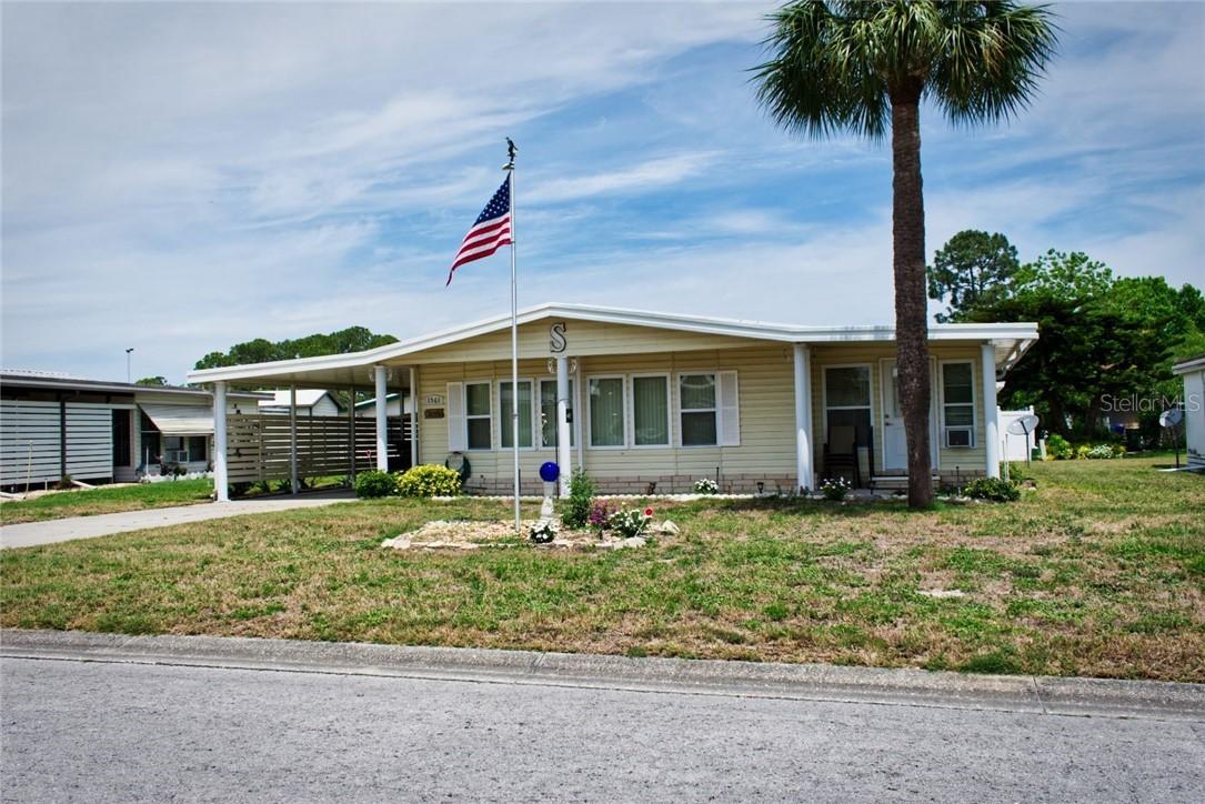 1561 Apache Cir., Tavares, FL 32778