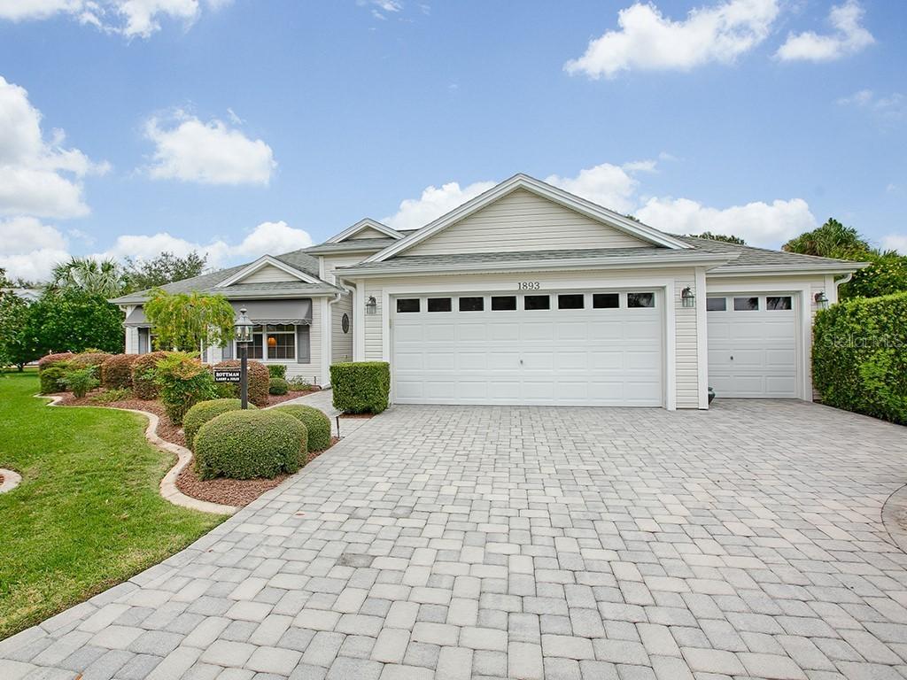 1893 Lancaster Ln., The Villages, FL 32162