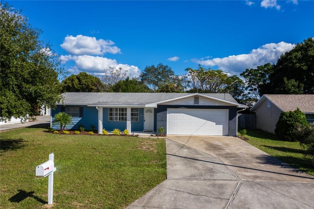 910 Virginia Ave., Tavares, FL 32778