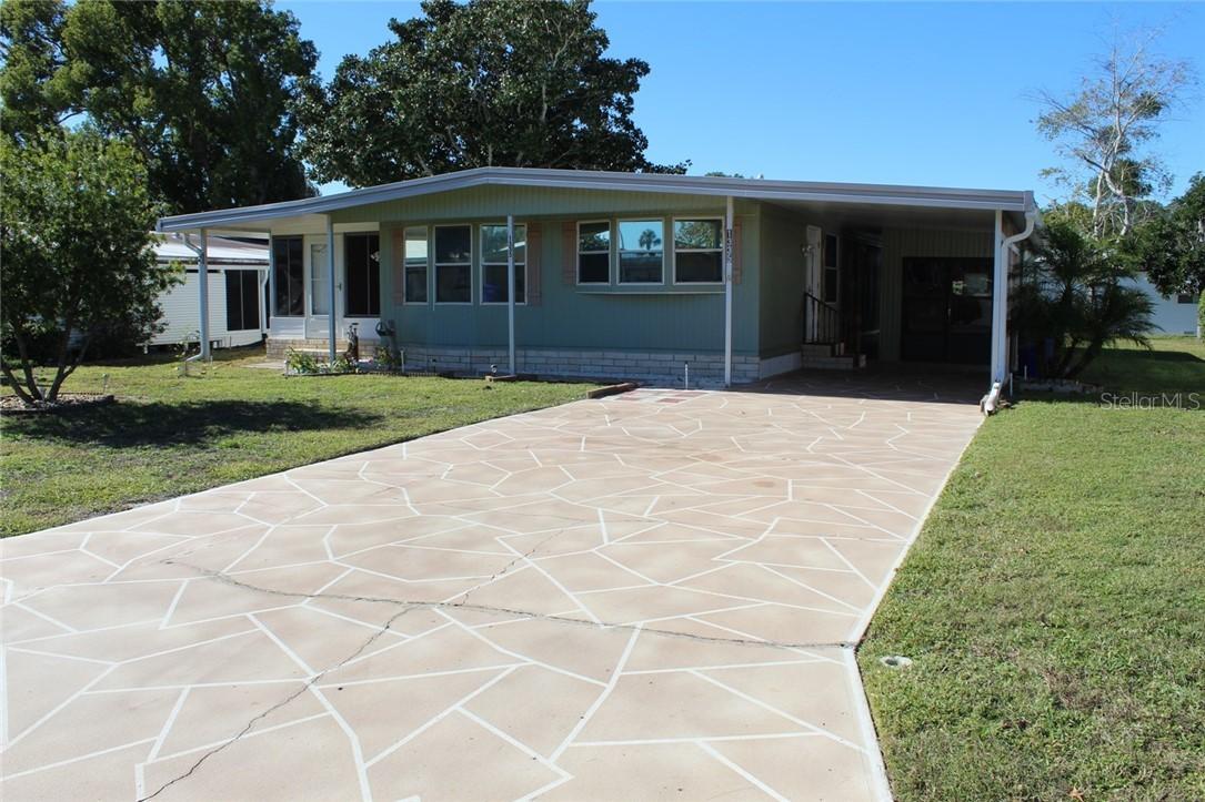 1335 Nassau Cir., Tavares, FL 32778