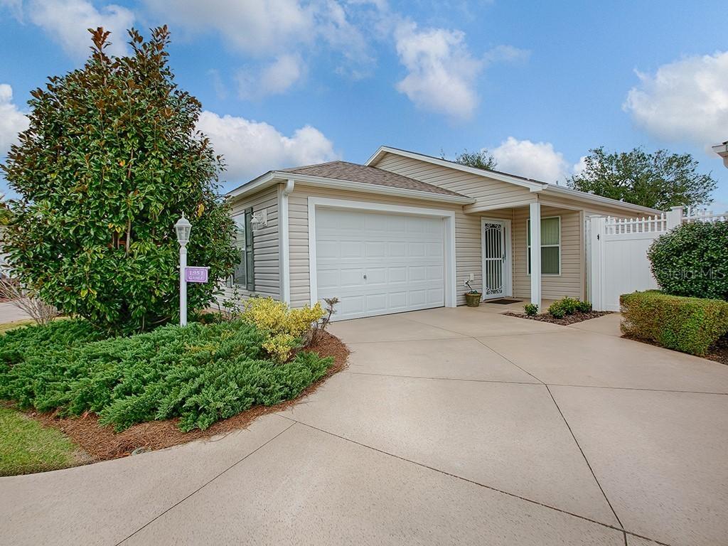 1951 Yellow Pine Pl., The Villages, FL 32162